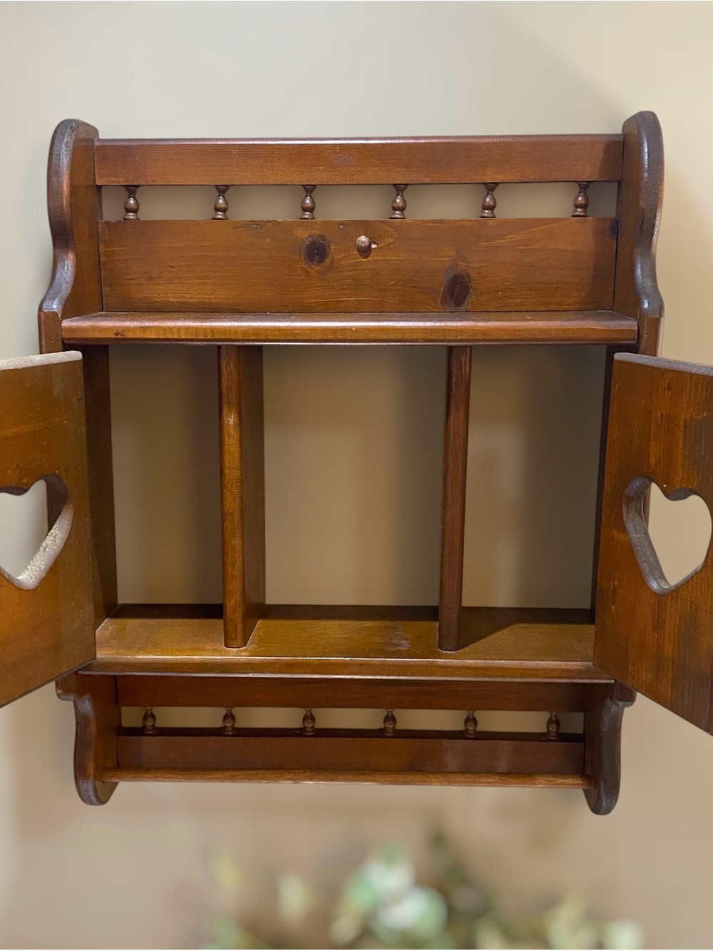Vintage Larger Wood Hanging Wall Shelf Cabinet Display Hearts Farmhouse Cottage - Picture 4 of 13